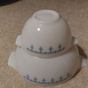 Vintage Pyrex Snowflake Bowls